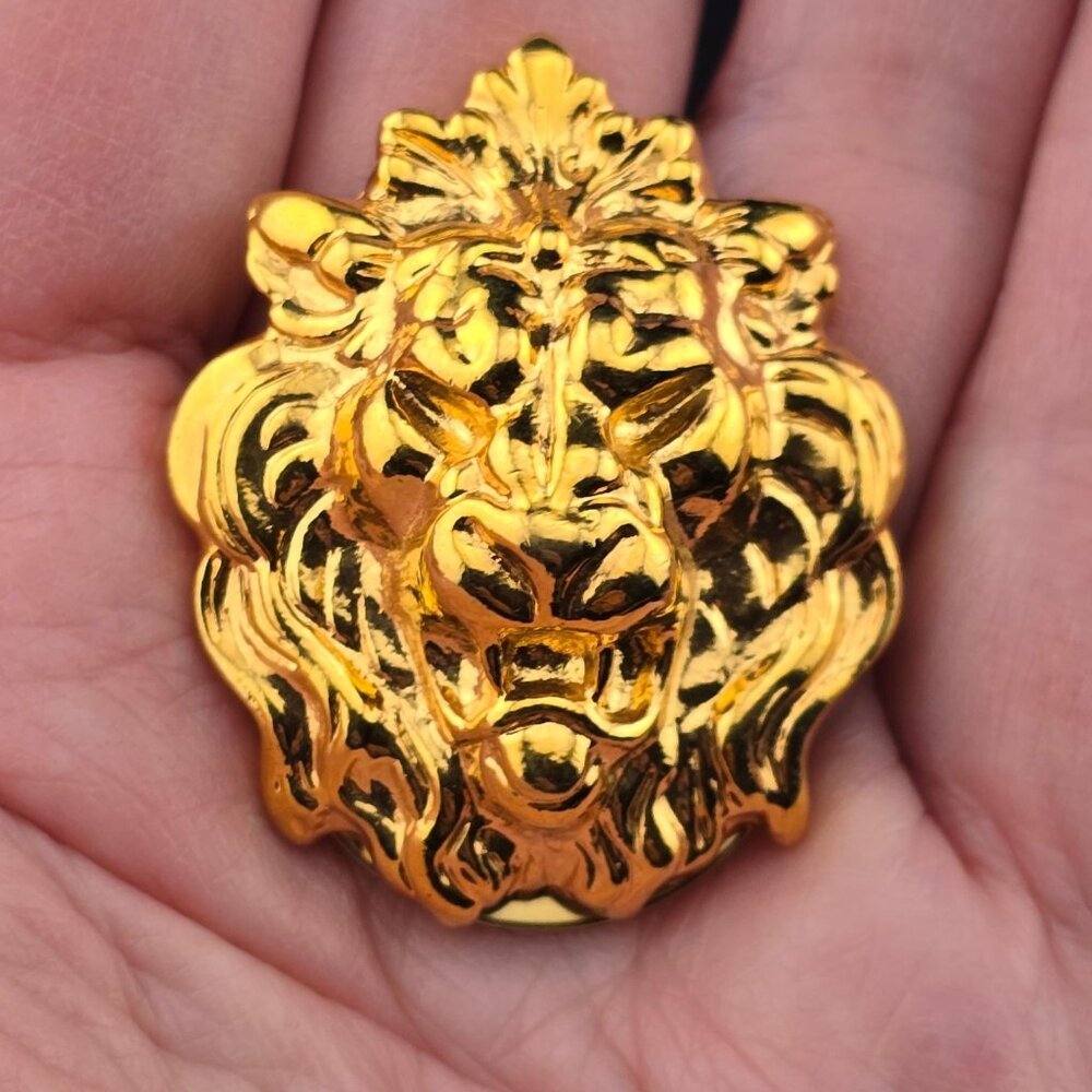Gold-Tone Lion Head Scarf Clip Vintage Style Accessory
